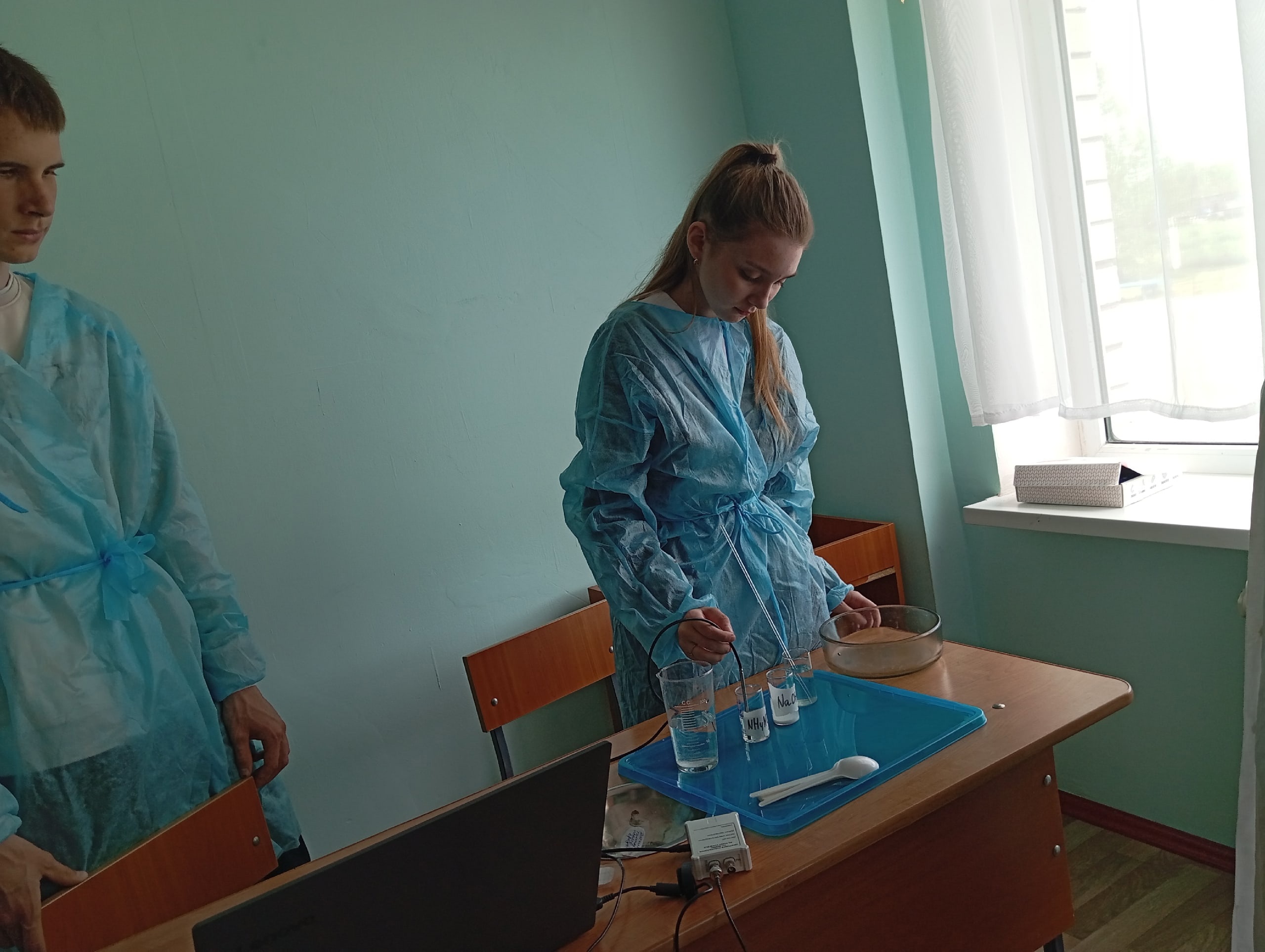 Лабораторная работа &amp;quot;Изучение эффекта растворения веществ в воде&amp;quot;.